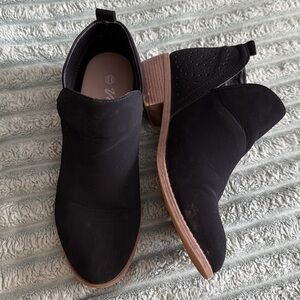 Vepose New York Black Ankle Boots with Brown Sole Women Size 9.5